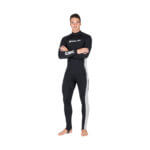 SOTTOMUTA BASE LAYER MARES Indossalo sotto la muta stagna in neoprene è ideale per un maggiore calore. Elastico e leggero, è antimicrobico